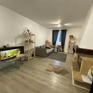Bedroom In A House/ Dans Une Maison Séjour chez l'habitant
