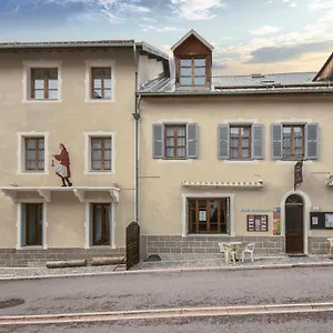 https://auberge-de-lechauguette-mont-dauphin.fr-provencehotel.com